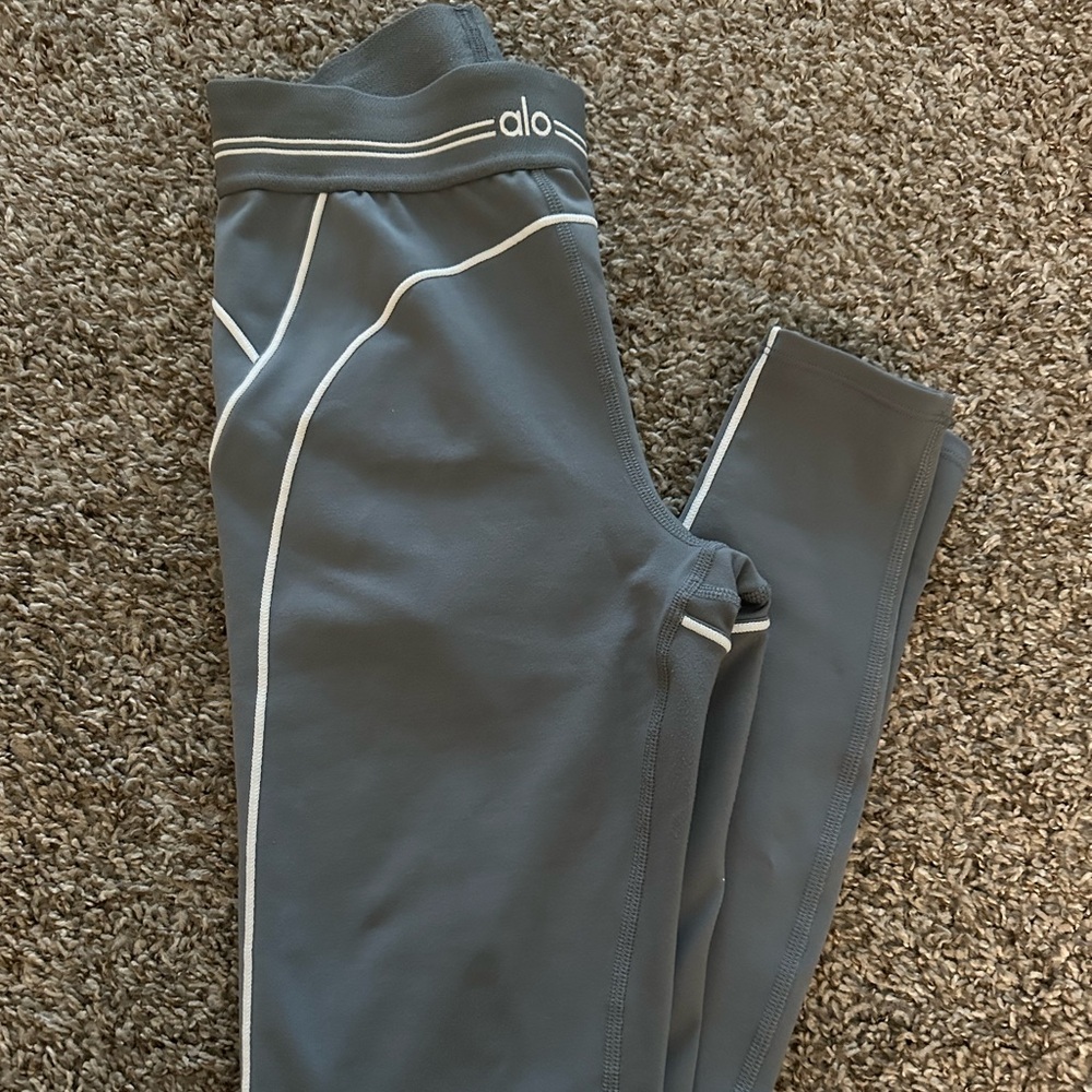 ALO Yoga Steel Grey/White Airbrush Heart Throb XS